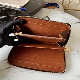 M62581 Zippy Organizer с замком-монетодержателем, изготовленный и