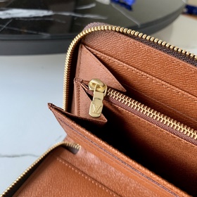 M62581 Zippy Organizer с замком-монетодержателем, изготовленный и