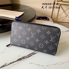 M62581 Черный цветок. Зippy Organizer — кошелек на молнии, изгото