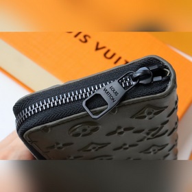 M80505 Кошелек с прямой застежкой-молнией Этот прямой кошелек на 