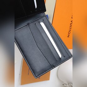 M80520 SLENDER Кошелек Этот кошелек Slender нового дизайна изгото