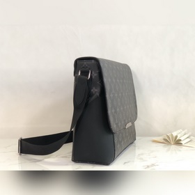 M40539 Черный цветок Серия сумок для мужчин explorer Средняя сум