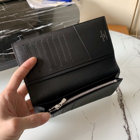 M66540 Black Water Waves Этот кожаный кошелек был создан в честь 