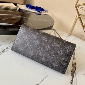 M61697 Black Flower Этот кожаный кошелек был создан в честь африк