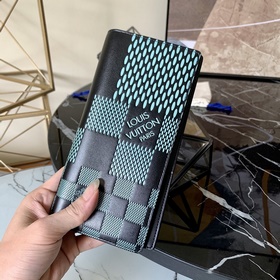 N60440 Зеленый портфель для костюма. Этот портфель Brazza изготов