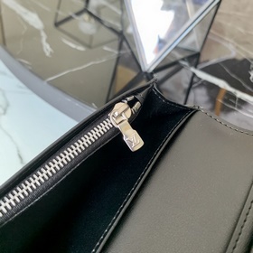 N60440 Зеленый портфель для костюма. Этот портфель Brazza изготов