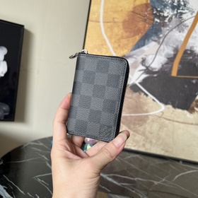 N63076 Black Этот компактный и практичный кошелек с прямой застеж