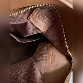 LOEWE Handbag — это первая сумка, созданная креативным директором