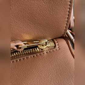 LOEWE Handbag — это первая сумка, созданная креативным директором