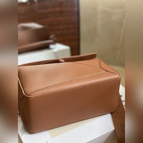 LOEWE Handbag — это первая сумка, созданная креативным директором