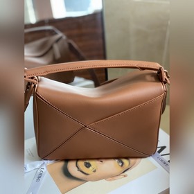 LOEWE Handbag — это первая сумка, созданная креативным директором