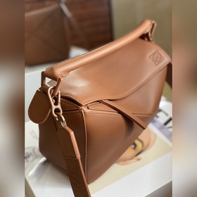 LOEWE Handbag — это первая сумка, созданная креативным директором