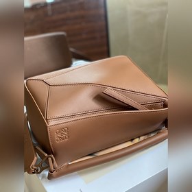LOEWE Handbag — это первая сумка, созданная креативным директором