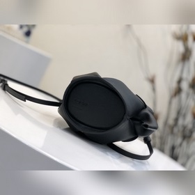 LOEWE Сумка Little Elephant очаровывает своим превосходным качест