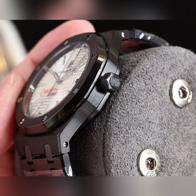 Поступление трех стрелок от короля количества В продаже появилась