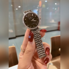 Новейшая модель от Chanel. Модный и лаконичный дизайн, высококаче