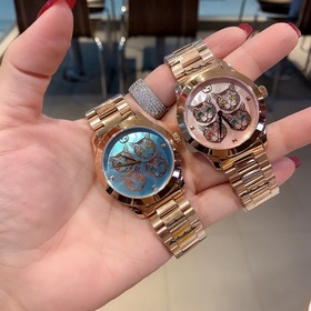 Новый член серии Gucci G-TIMELESS — очаровательная кошка. Эти час