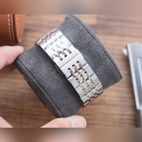 Новинка： IWC (дизайн «Звездная секунда») Тип： Элитные мужские час