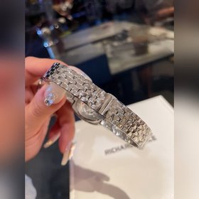 Longines — новая серия часов Symphonette с импортным кварцевым ме
