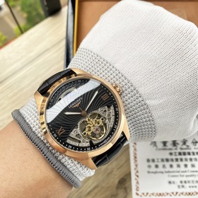 Элегантные мужские часы Longines с впечатляющим ажурным дизайном,