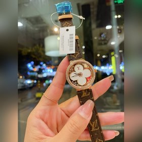 LV Tambour slim monogran – это женские часы ограниченной серии, к