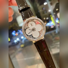 LV Tambour slim monogran – это женские часы ограниченной серии, к