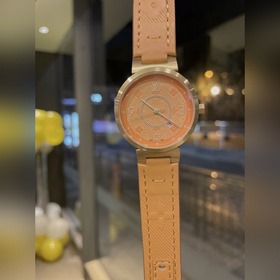 LV представляет свое новое творение, LV — TAMBOUR SLIM, полная се
