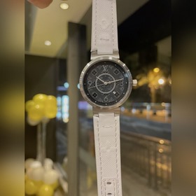 LV представляет свое новое творение, LV — TAMBOUR SLIM, полная се