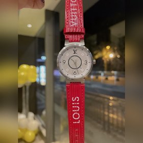 LV представляет свое новое творение, LV — TAMBOUR SLIM, полная се