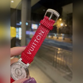 LV представляет свое новое творение, LV — TAMBOUR SLIM, полная се