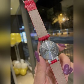 LV представляет свое новое творение, LV — TAMBOUR SLIM, полная се