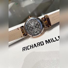 LV Louis Vuitton пользуется особой популярностью среди женщин. Ко