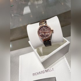 LV Louis Vuitton пользуется особой популярностью среди женщин. Ко