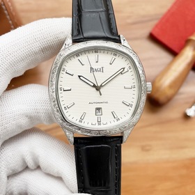 Новая модель с тремя стрелками восьмиугольным корпусом от Piaget 