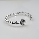 Браслет Chrome Hearts с крестом и рыбьей костью.