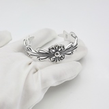 Браслет Chrome Hearts с крестом и застежкой.