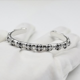 Браслет Chrome Hearts с крестом и застежкой.