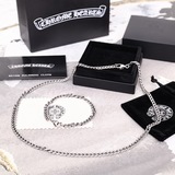 Ожерелья Браслеты Chrome Hearts Прекрасные браслеты и ожерелья Очень красиво.