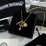 Chrome Hearts Золотое колье с розовыми бриллиантами. Популярный товар в социальн