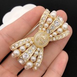 Chanel Брошь с жемчугом и бриллиантами, оригинальная копия, изготовленная в точн