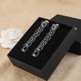 Серьги Chanel.
