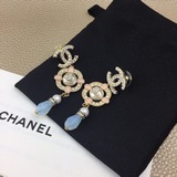 Серьги Chanel.