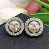 CHANEL Маленькие серьги-гвоздики с двумя круглыми жемчужинами. Высокое качество,