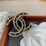 Chanel брошь. Очень популярная брошь с бриллиантами. Рекомендуем приобрести.