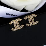 Новые серьги Chanel. Одновременный выпуск в магазинах. Серьги с двойным C, изгот
