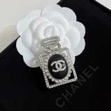 Новейший флакон духов Chanel для осенне-зимнего сезона в виде броши, изготовленн