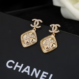 Новые серьги Chanel. Каждая деталь выполнена с высочайшим качеством. Этот дизайн