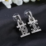 Новые серьги Chanel. Каждая деталь выполнена с высочайшим качеством. Этот дизайн