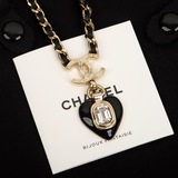 【chanel кожаное ожерелье с сердечком】 Очень трудно приобрести, все в магазинах р