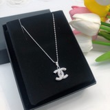 【CHANEL】 Ожерелье Chanel с двойным C из бриллиантов в оправе из плетеного золота